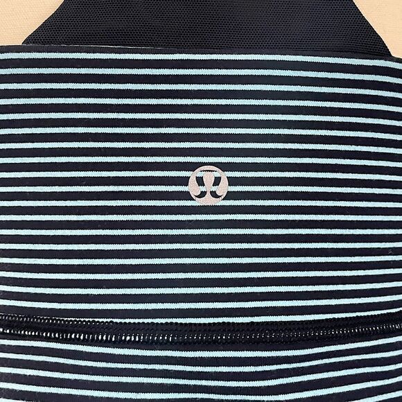Lululemon Dark and Light Blue Halter/Racerback Athletic Tank-Top. Fits Like an 8 - Picture 3 of 6